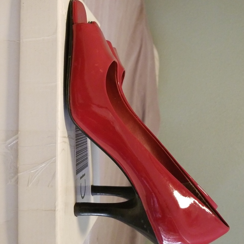 Super cute red heels